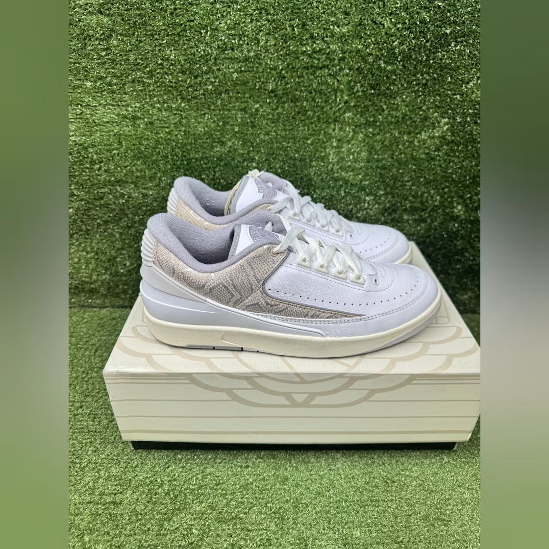 Used - Air Jordan 2 Retro Cement Grey - US M 10 - detail 3